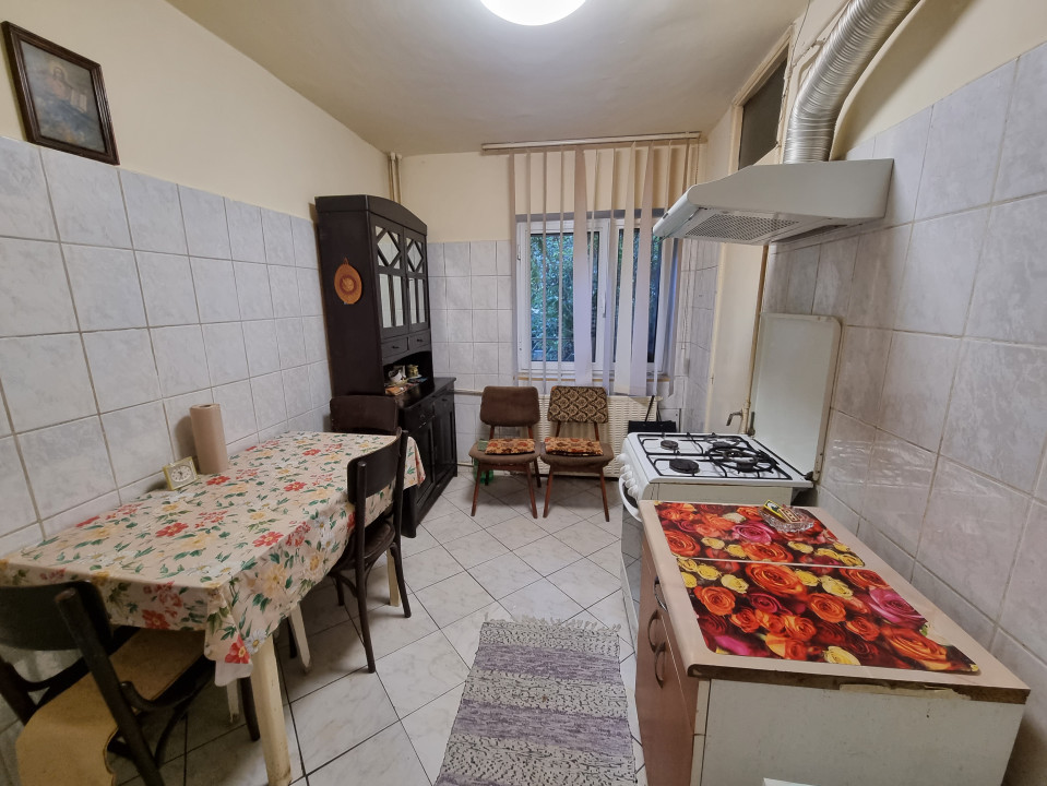 Vanzare apartament 3 camere spatios, in zona Cantacuzino-Str Curcubeului