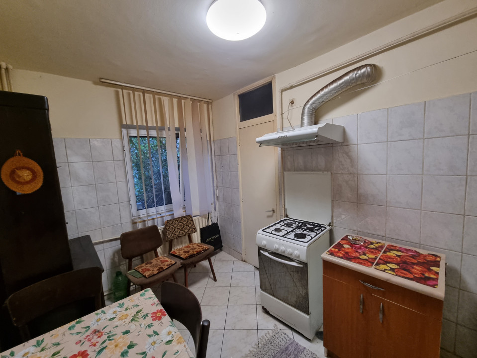Vanzare apartament 3 camere spatios, in zona Cantacuzino-Str Curcubeului