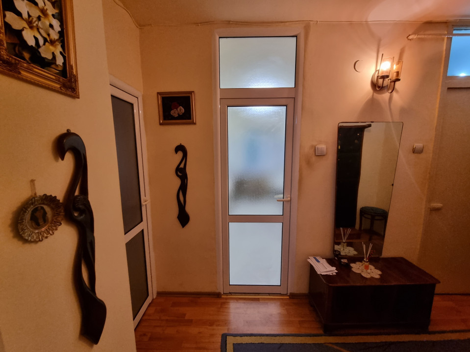 Vanzare apartament 3 camere spatios, in zona Cantacuzino-Str Curcubeului