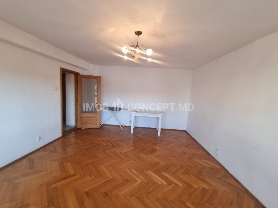 Vanzare apartament 3 camere luminos in zona Cioceanu 