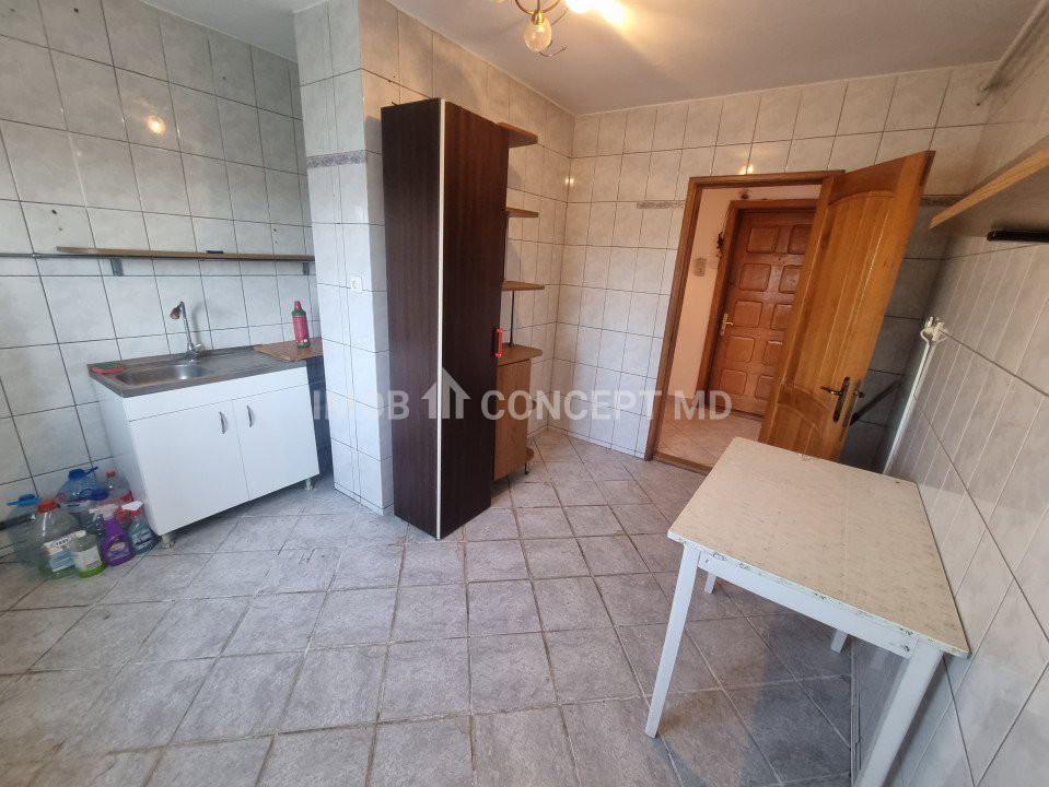 Vanzare apartament 3 camere luminos in zona Cioceanu 