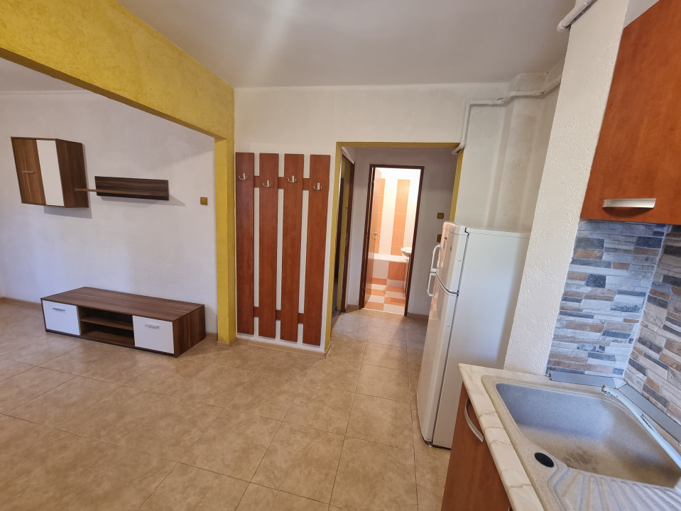Inchiriere apartament 2 camere decomandat,  in Ploiesti, zona Marasesti,