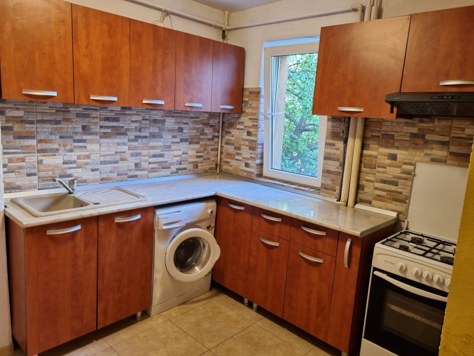 Inchiriere apartament 2 camere decomandat,  in Ploiesti, zona Marasesti,