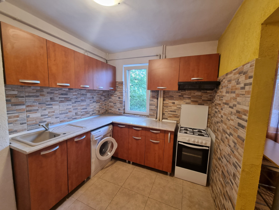 Inchiriere apartament 2 camere decomandat,  in Ploiesti, zona Marasesti,