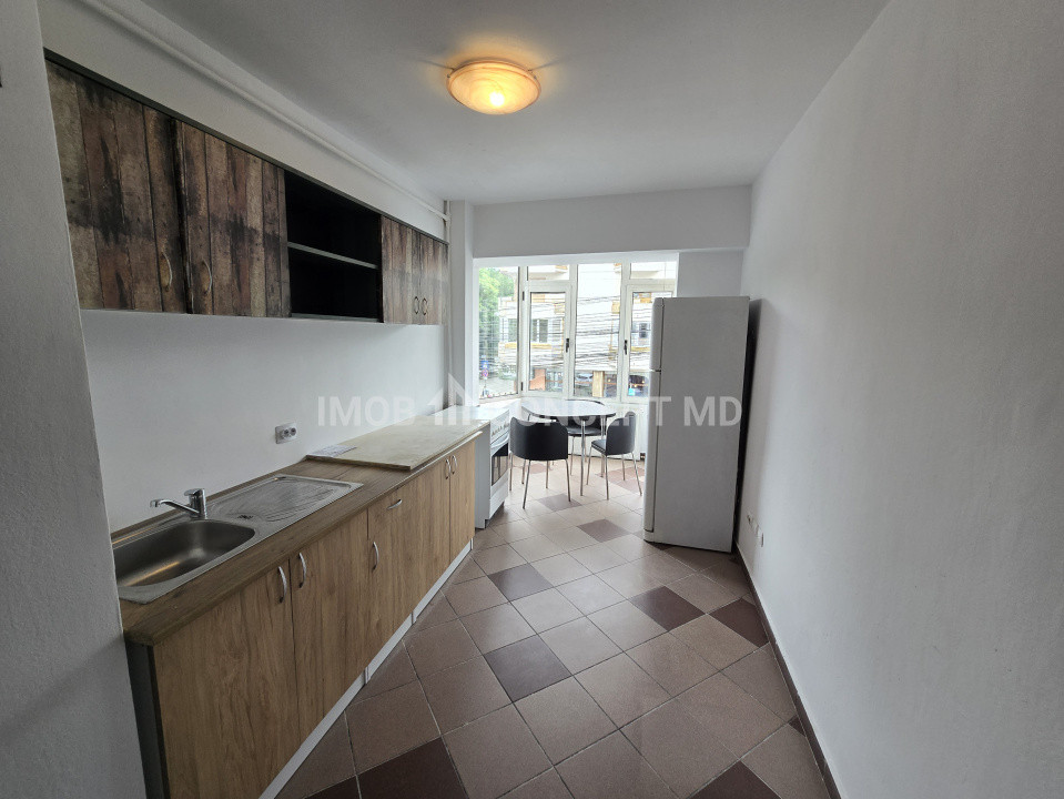 INCHIRIERE APARTAMENT 3 CAMERE in zona Centrala