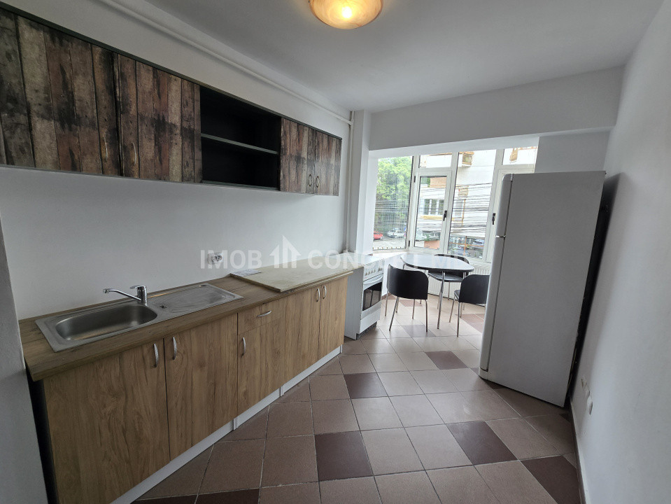 INCHIRIERE APARTAMENT 3 CAMERE in zona Centrala