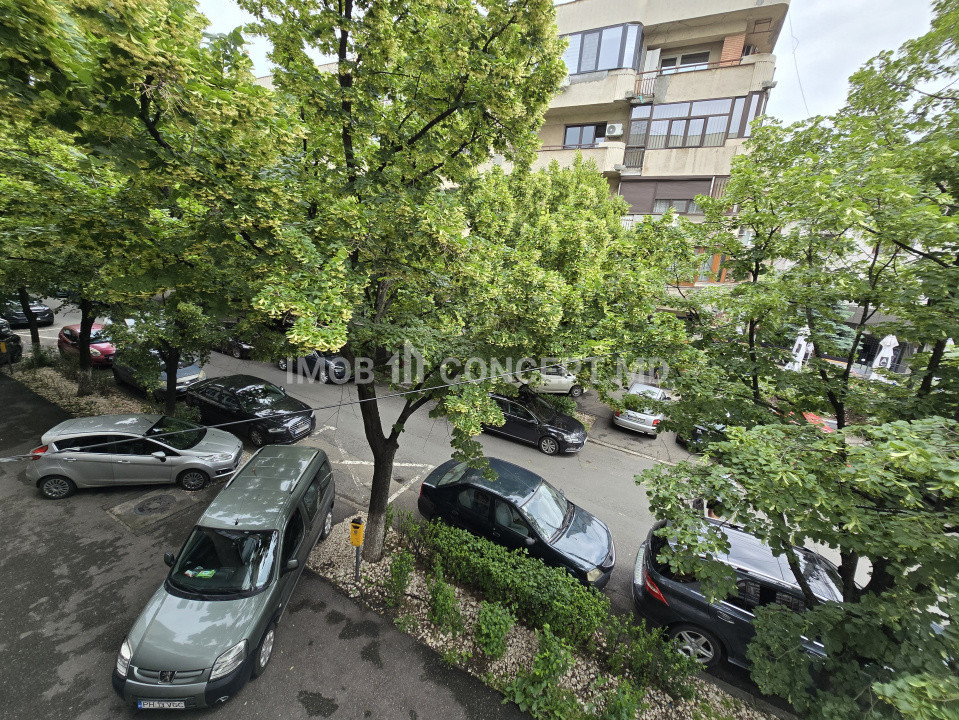 VANZARE APARTAMENT 3 CAMERE in zona Centrala