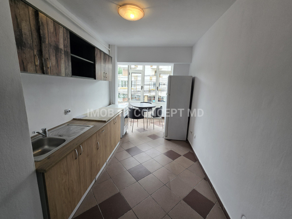 VANZARE APARTAMENT 3 CAMERE in zona Centrala