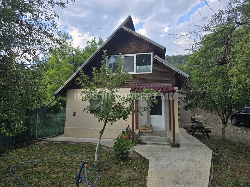Vanzare Casa cu 3 camere si teren de 4000 mp in Soimari-Prahova