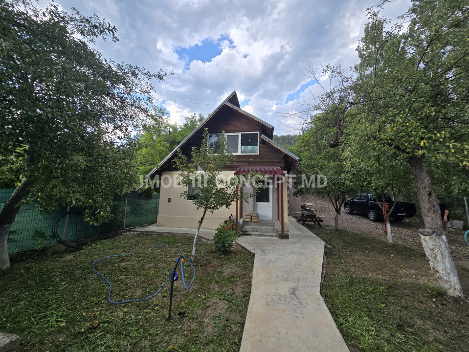 Vanzare Casa cu 3 camere si teren de 4000 mp in Soimari-Prahova