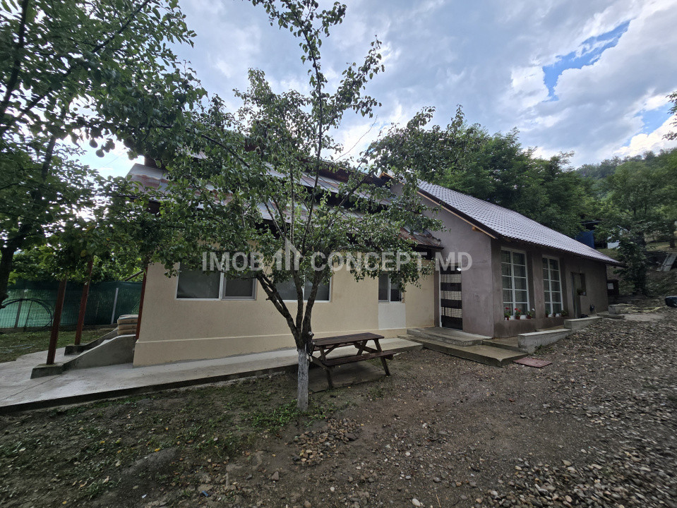 Vanzare Casa cu 3 camere si teren de 4000 mp in Soimari-Prahova