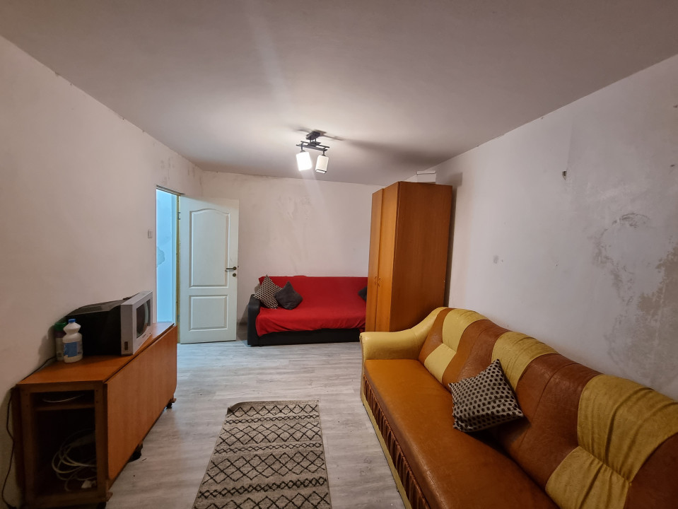 Vanzare garsoniera in zona Enachita Vacaresu