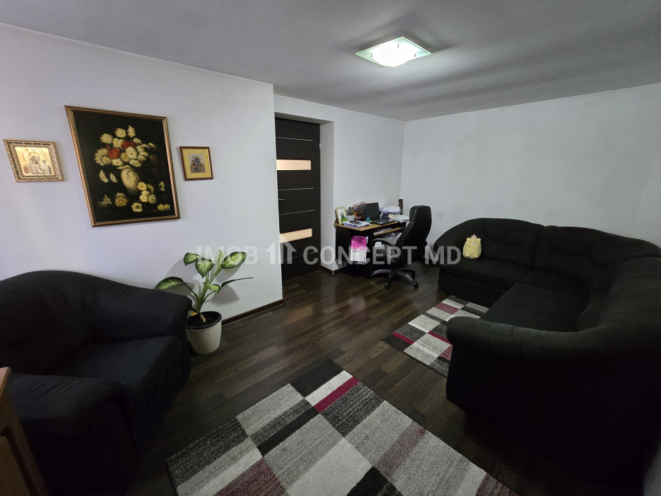 VANZARE CASA 3 CAMERE in zona Democratiei