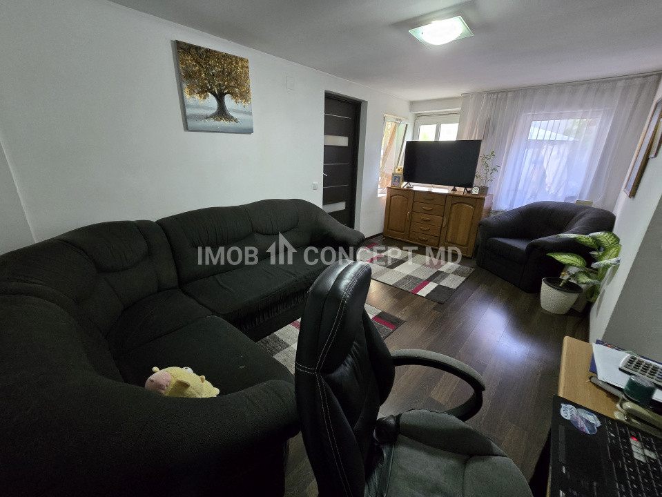 VANZARE CASA 3 CAMERE in zona Democratiei