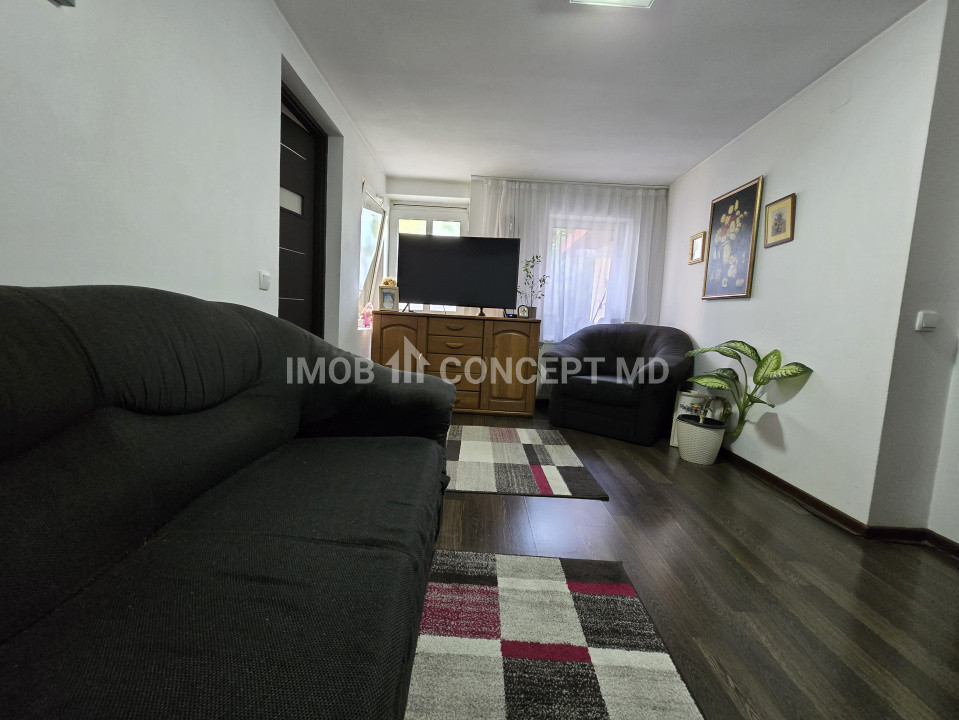 VANZARE CASA 3 CAMERE in zona Democratiei