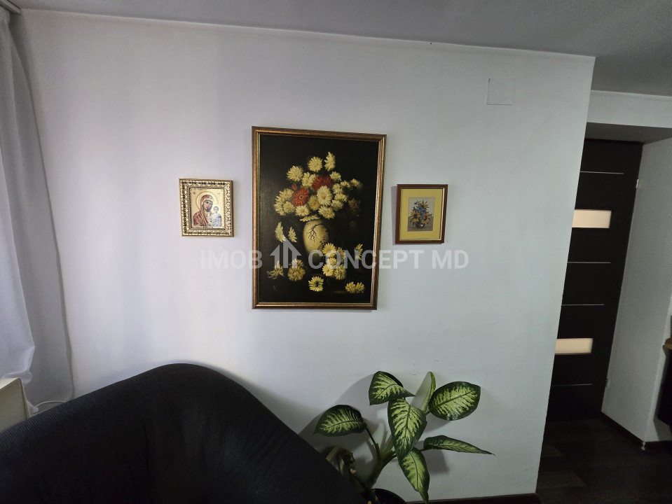 VANZARE CASA 3 CAMERE in zona Democratiei