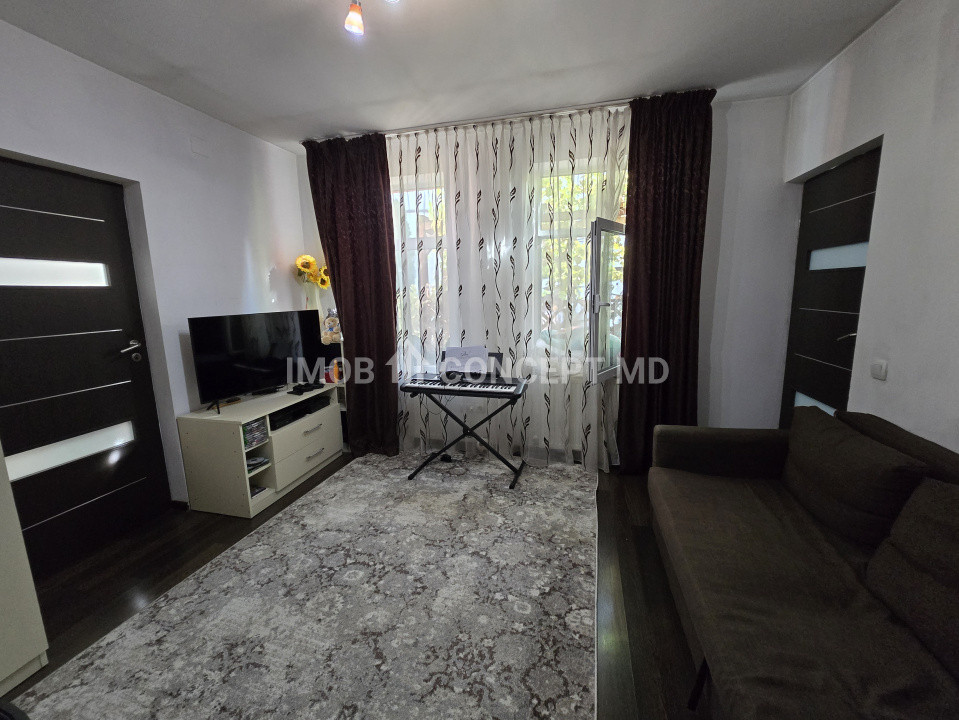 VANZARE CASA 3 CAMERE in zona Democratiei