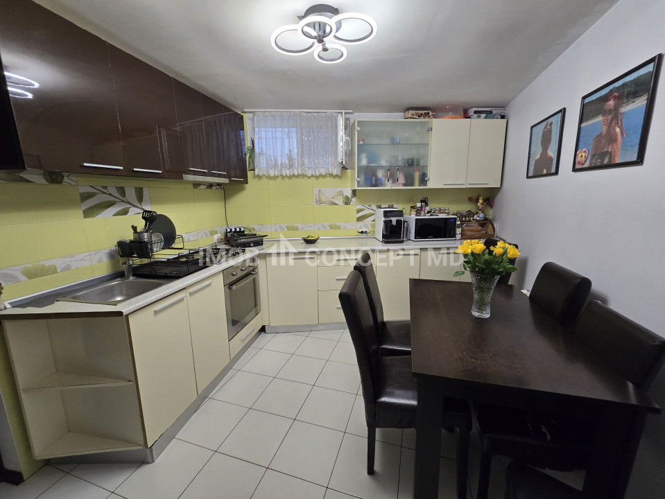 VANZARE CASA 3 CAMERE in zona Democratiei