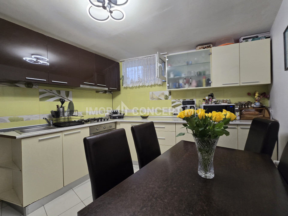 VANZARE CASA 3 CAMERE in zona Democratiei