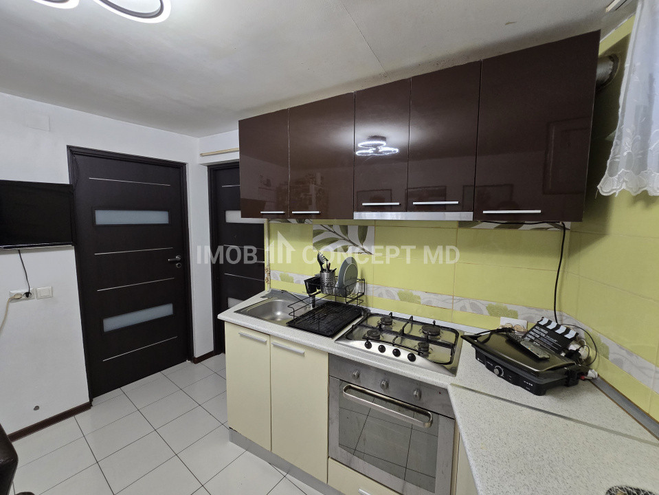 VANZARE CASA 3 CAMERE in zona Democratiei