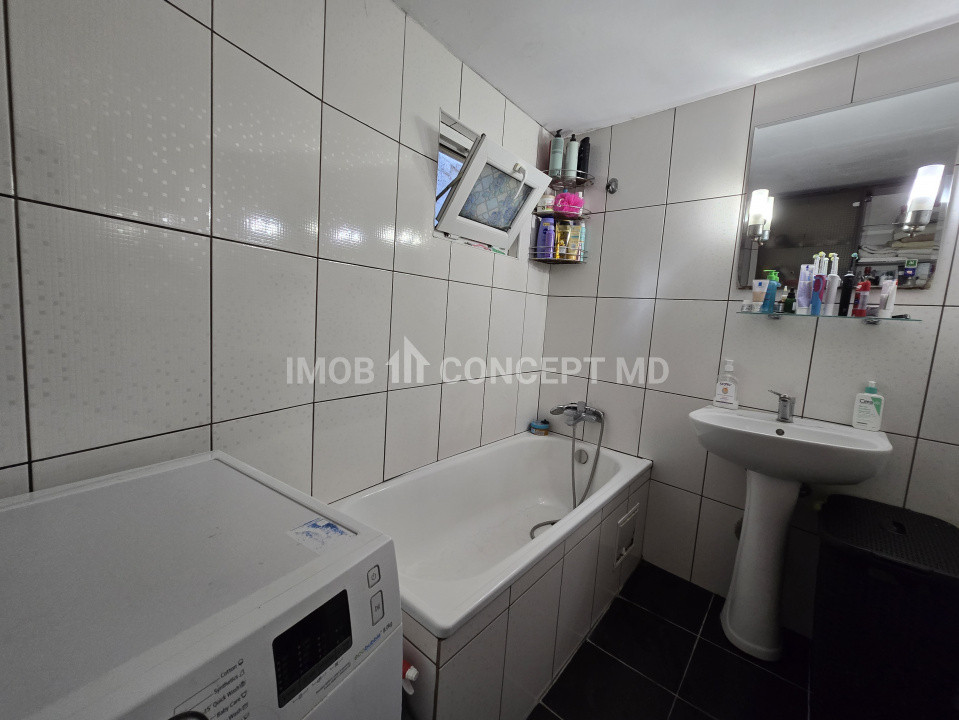 VANZARE CASA 3 CAMERE in zona Democratiei