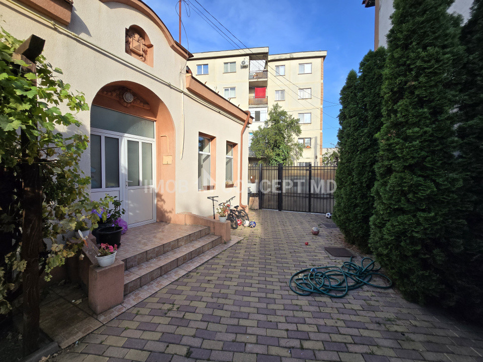 VANZARE CASA 3 CAMERE in zona Democratiei