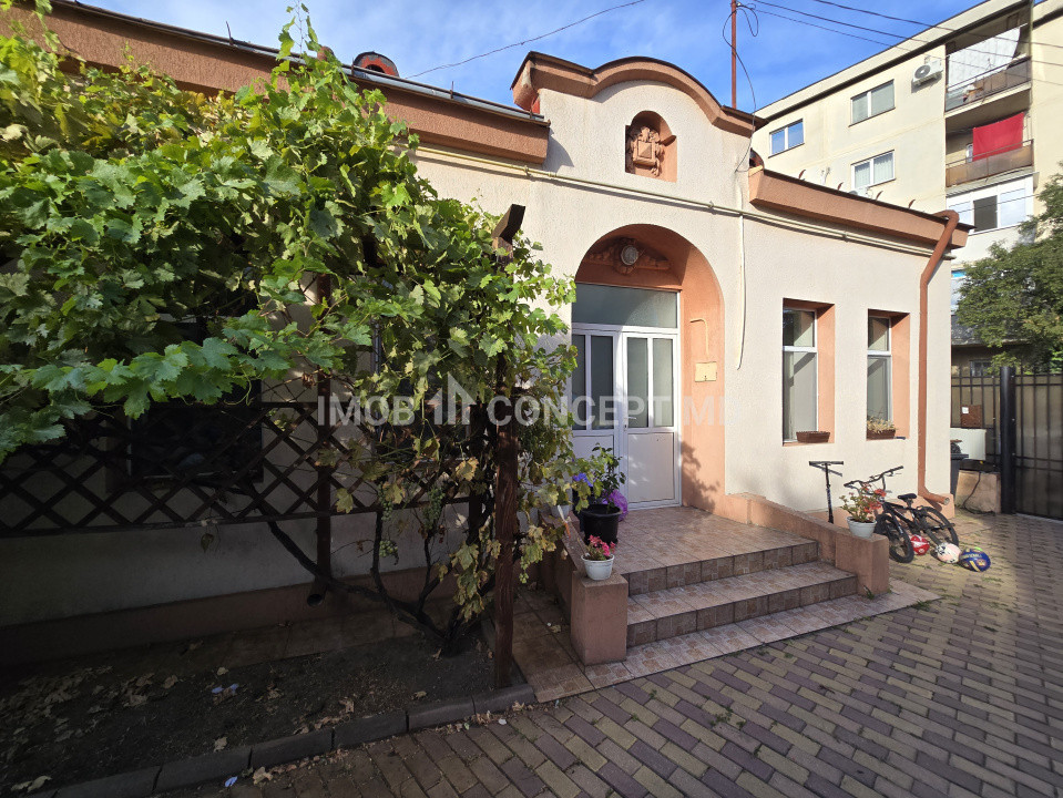 VANZARE CASA 3 CAMERE in zona Democratiei