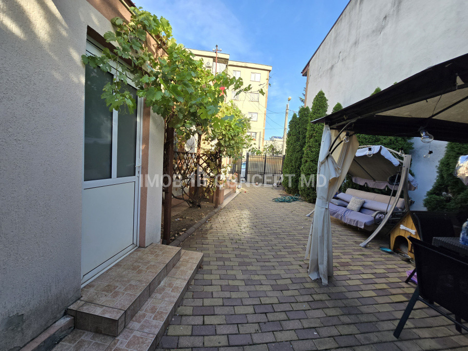 VANZARE CASA 3 CAMERE in zona Democratiei