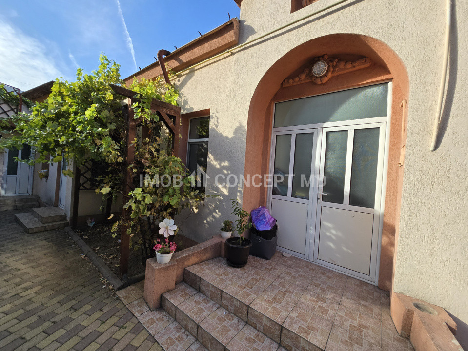 VANZARE CASA 3 CAMERE in zona Democratiei