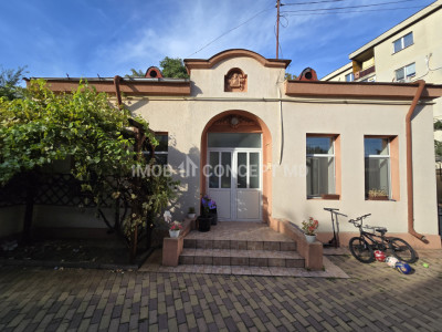 VANZARE CASA 3 CAMERE in zona Democratiei