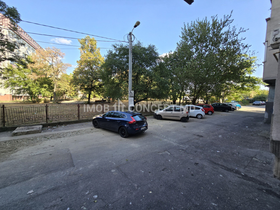 VANZARE SPATIU COMERCIAL -Parter, in zona 9 Mai