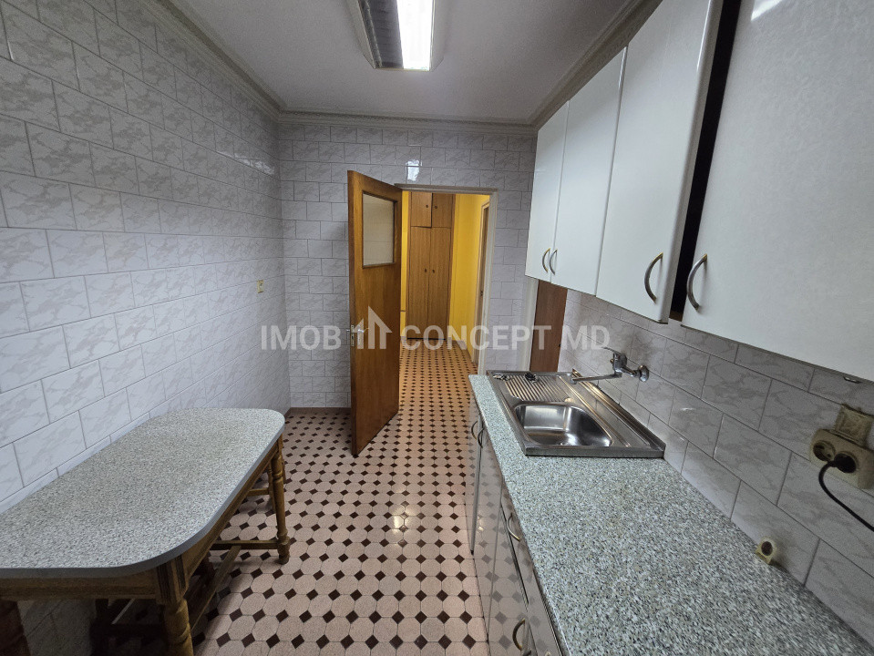 INCHIRIERE apartament 2 camere nemobilat in zona Cantacuzino