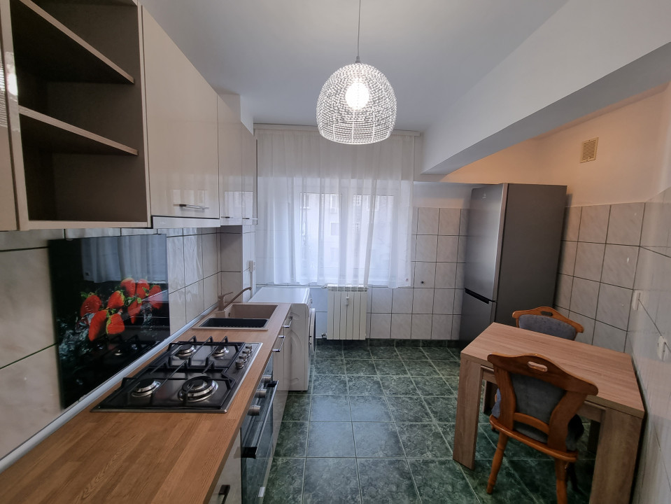 Inchiriere apartament 3 camere, modern in zona Ultracentrala