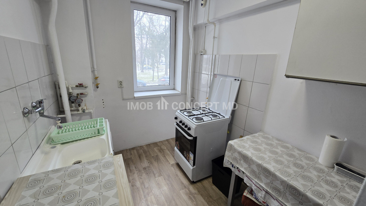 VANZARE PARTER cu 2 camere PE BULEVARD, in Ploiesti