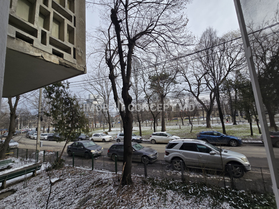 VANZARE PARTER cu 2 camere PE BULEVARD, in Ploiesti