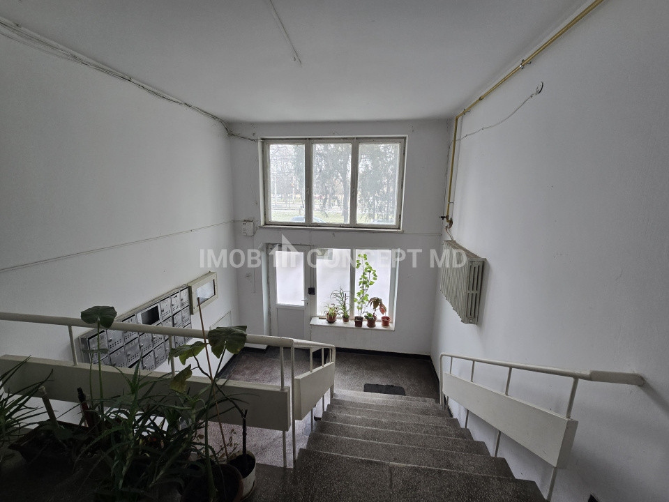 VANZARE PARTER cu 2 camere PE BULEVARD, in Ploiesti