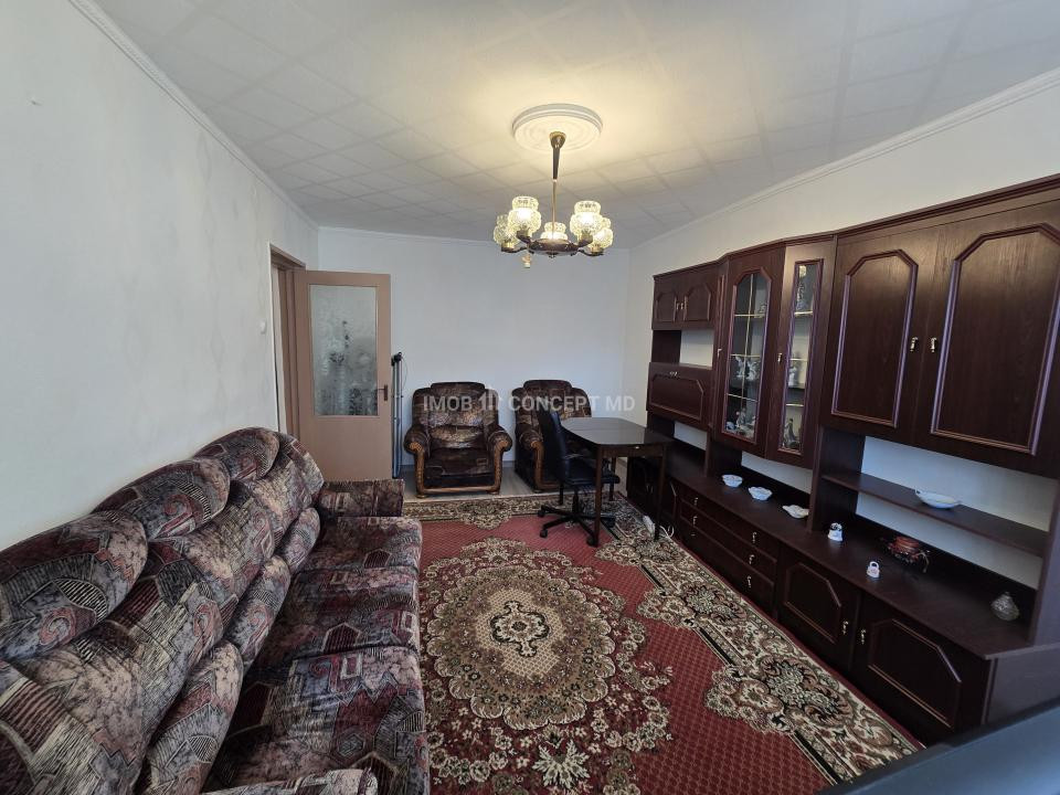 VANZARE APARTAMENT 4 CAMERE zona REUBLICII-NORD