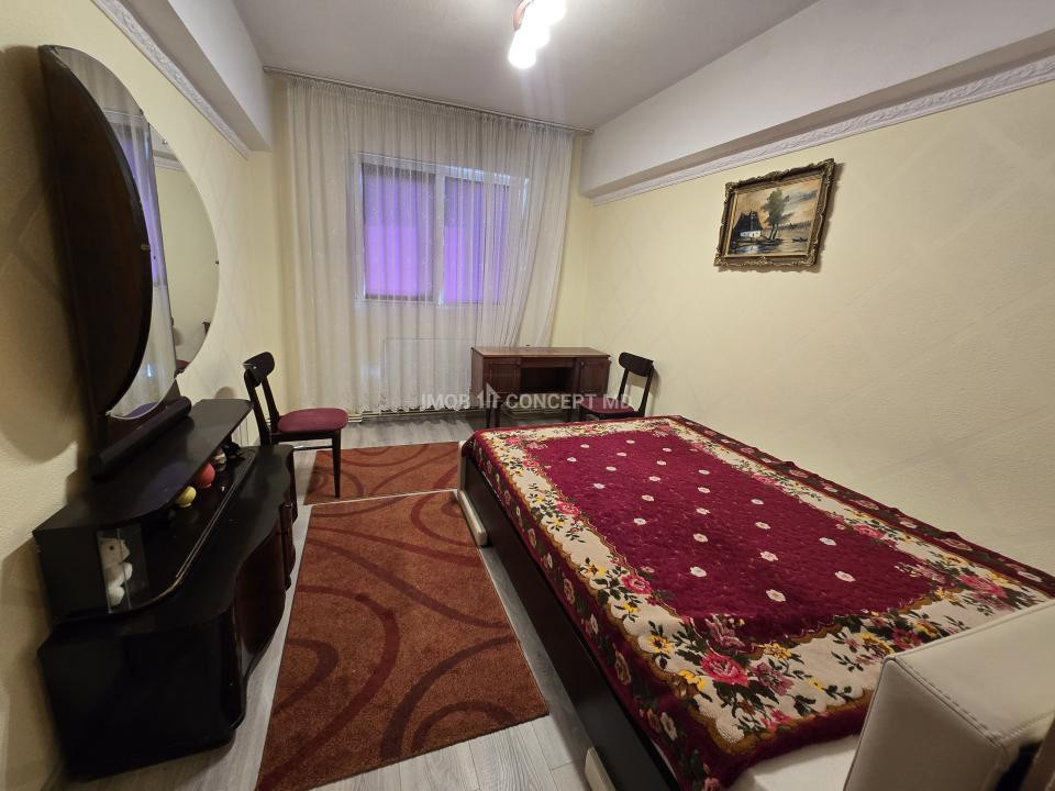 VANZARE APARTAMENT 4 CAMERE zona REUBLICII-NORD