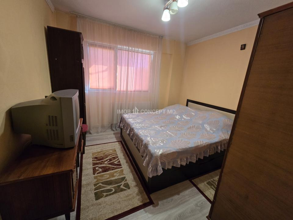 VANZARE APARTAMENT 4 CAMERE zona REUBLICII-NORD