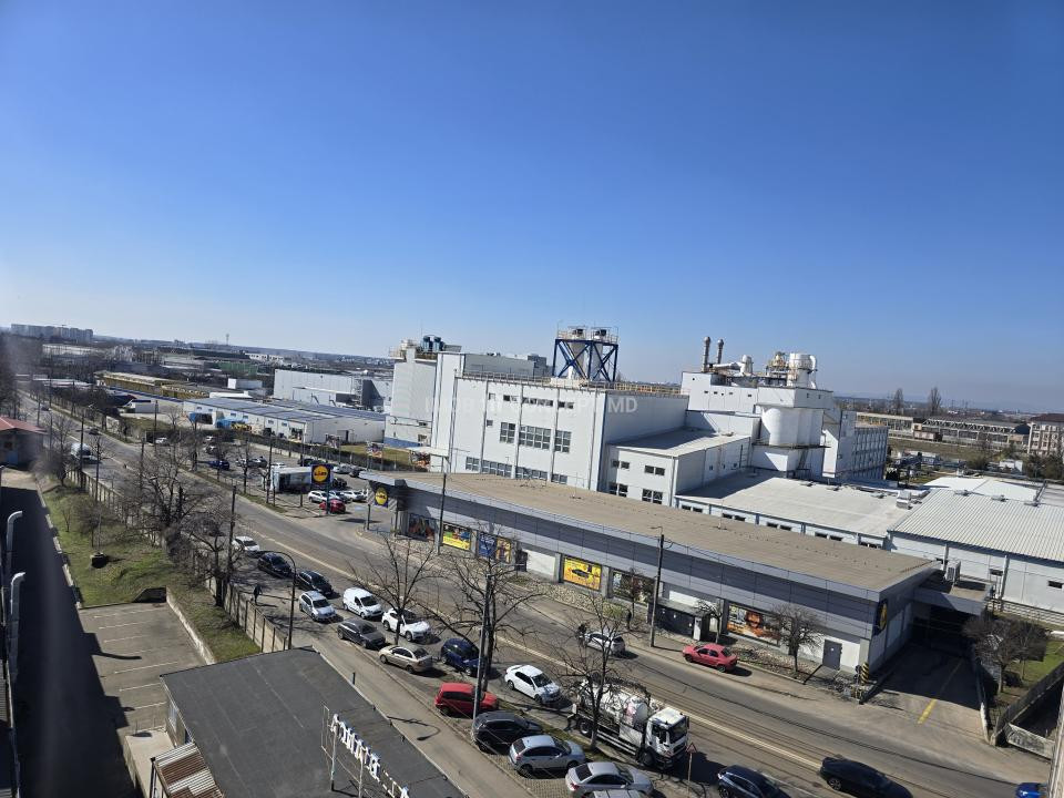 VANZARE APARTAMENT 4 CAMERE zona REUBLICII-NORD