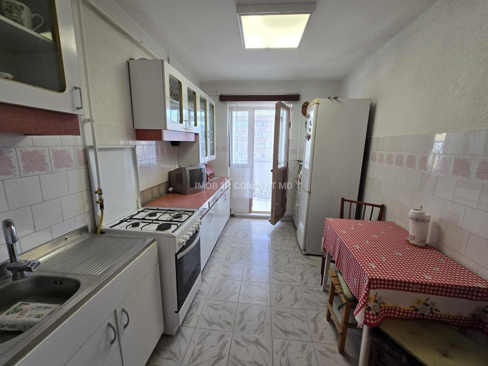 VANZARE APARTAMENT 4 CAMERE zona REUBLICII-NORD