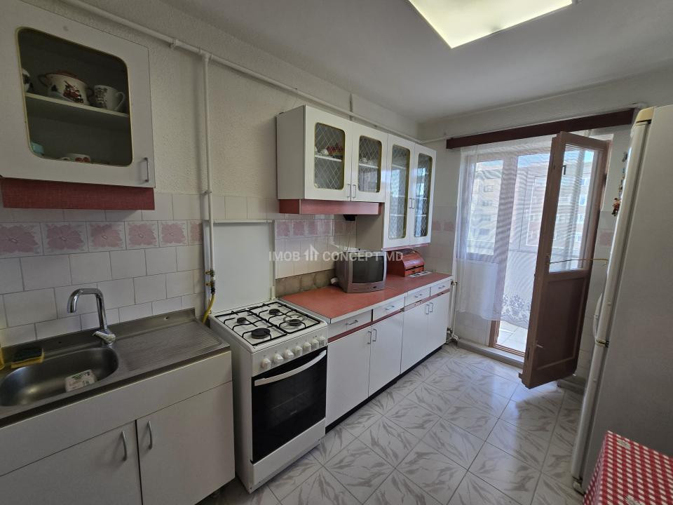 VANZARE APARTAMENT 4 CAMERE zona REUBLICII-NORD