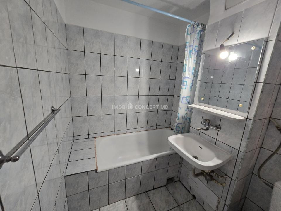 Apartament Ideal cu Două Camere, Preț Mic, Acte la Zi - Strada Domnișori