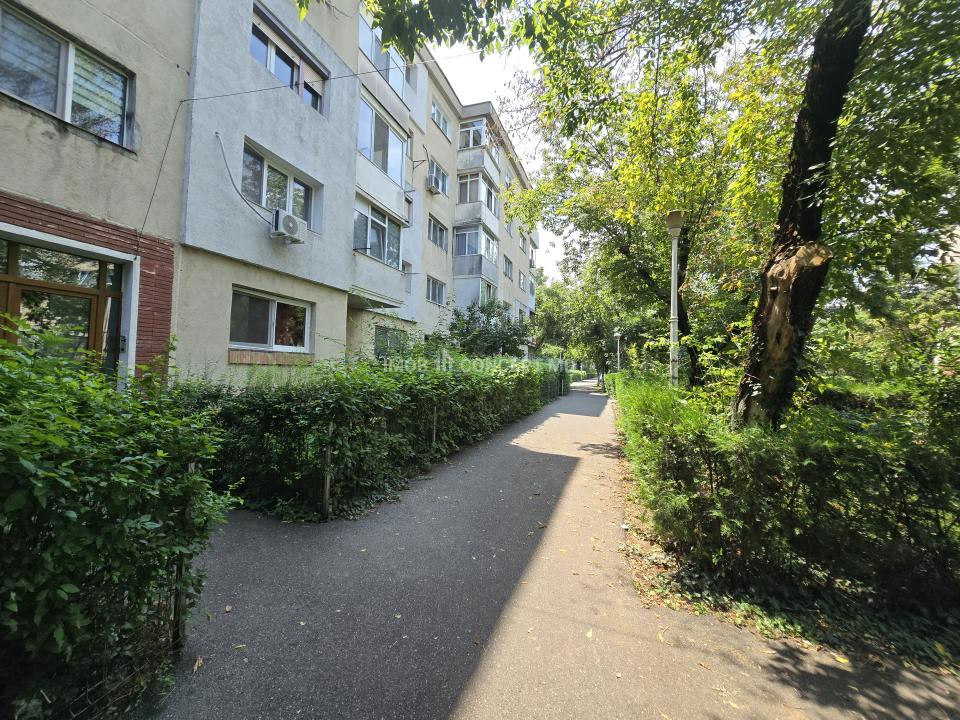 Apartament Ideal cu Două Camere, Preț Mic, Acte la Zi - Strada Domnișori