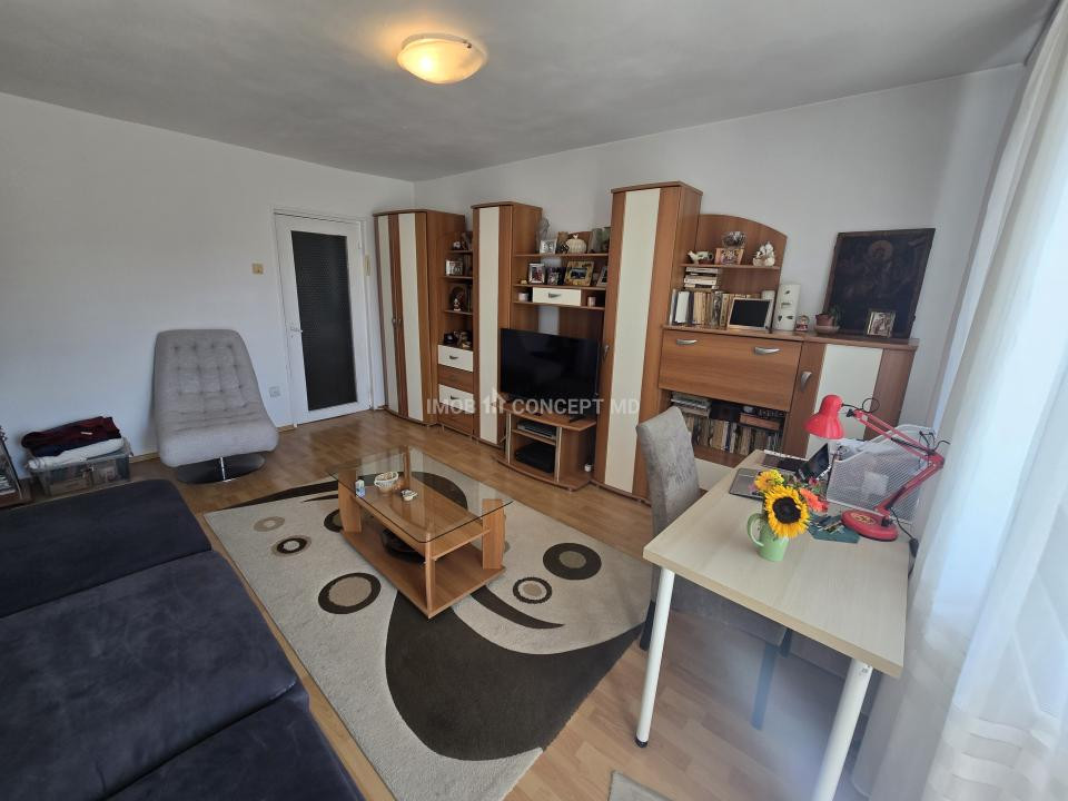 VANZARE Apartament 2 camere zona Vest-West Mall