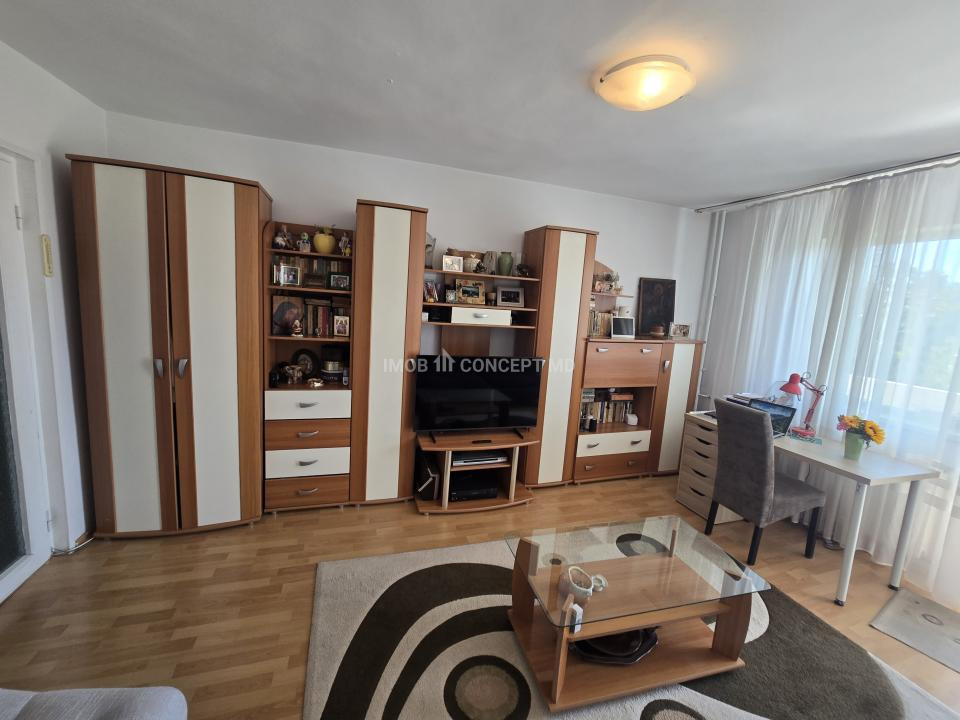 VANZARE Apartament 2 camere zona Vest-West Mall