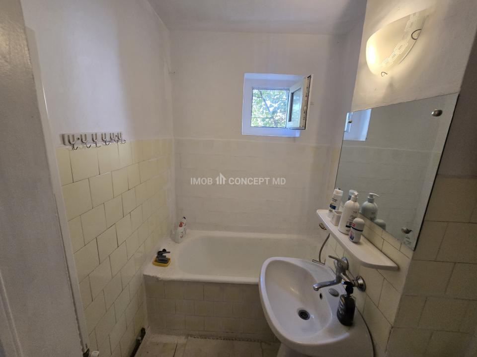 VANZARE Apartament 2 camere zona Vest-West Mall