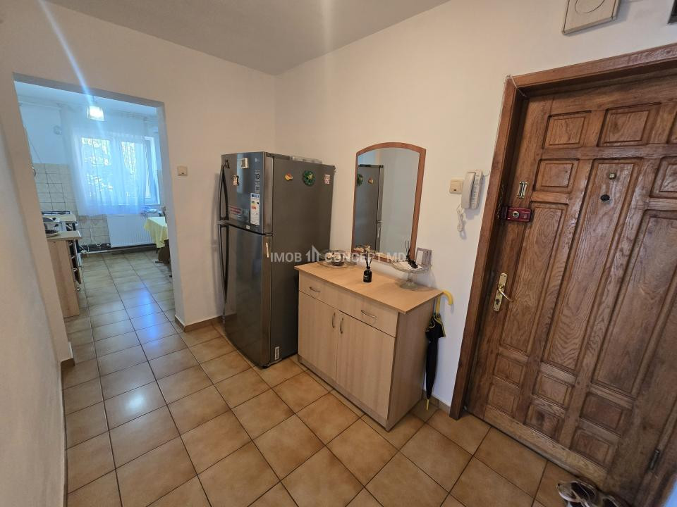 VANZARE Apartament 2 camere zona Vest-West Mall