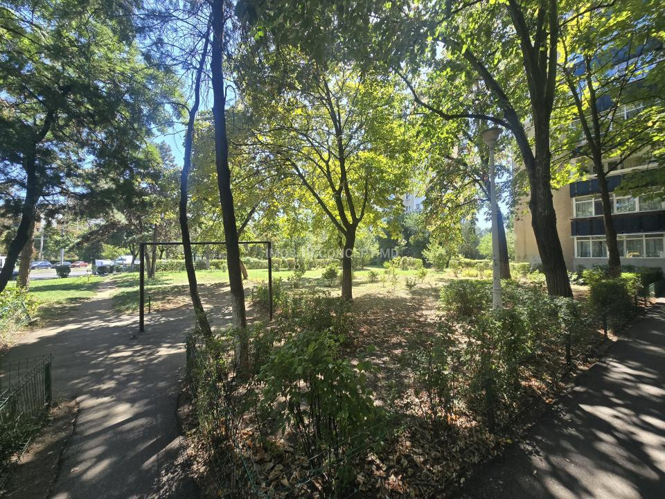 VANZARE Apartament 2 camere zona Vest-West Mall