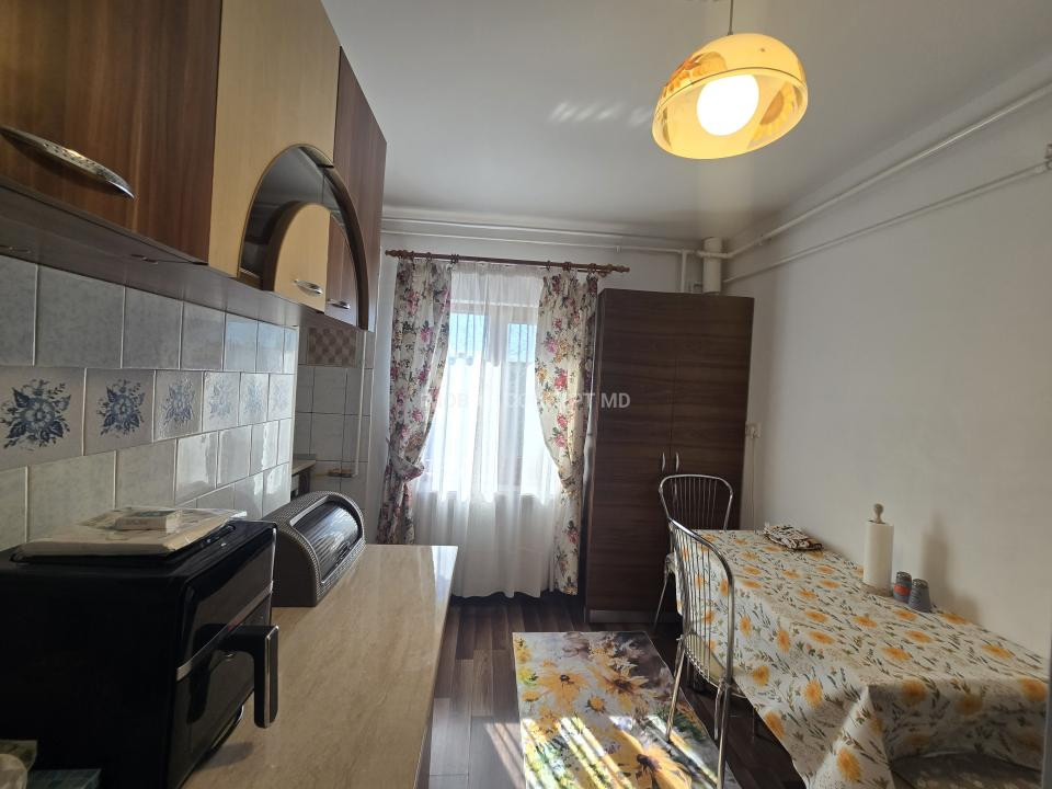 VANZARE APARTAMENT 2 CAMERE in zona Mihai Bravu